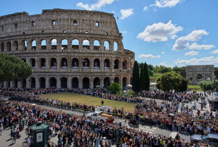 italie-rome-le-monde-entier-rend-un-dernier-hommage-au-pape-francois