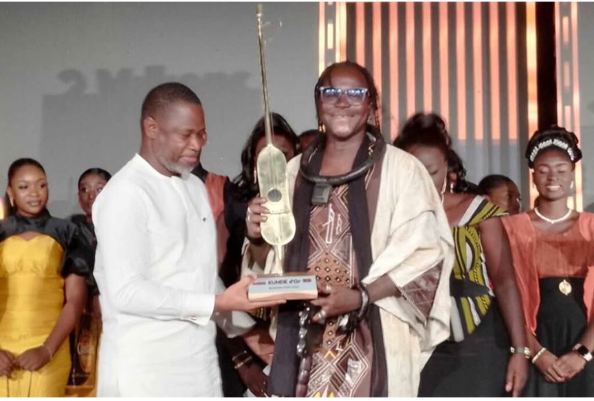 musique-floby-kunde-dor-himra-meilleur-artiste-de-l-afrique-de-louest-espoir-2000-prix-dhonneur