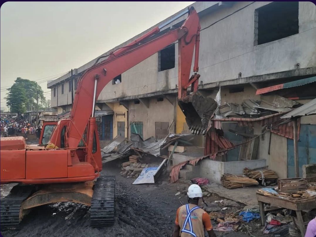 cn-te-d-ivoire-abobo-le-marchno-botou-rasno-par-les-machines-de-la-mairie