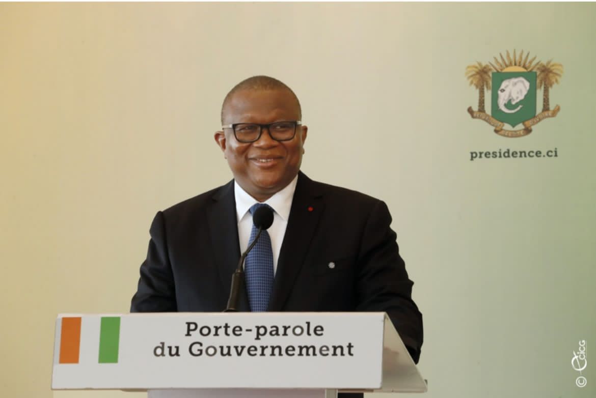 cn-te-d-a-ivoire-le-gouvernement-adopte-un-nouveau-dnocret-pour-moderniser-la-formation-continue-des-fonctionnaires