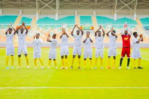 cote-divoire-ligue-2-leader-sporting-club-perd-sur-tapis-vert-lus-tchologo-promu-en-ligue-1
