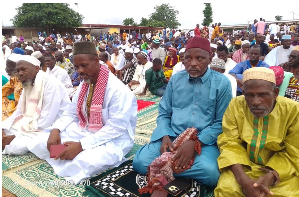 cote-divoire-chaud-tabaski-a-aboisso-tentant-de-voler-un-vehicule-pendant-la-priere-un-individu-se-fait-tabasser-par-des-fideles