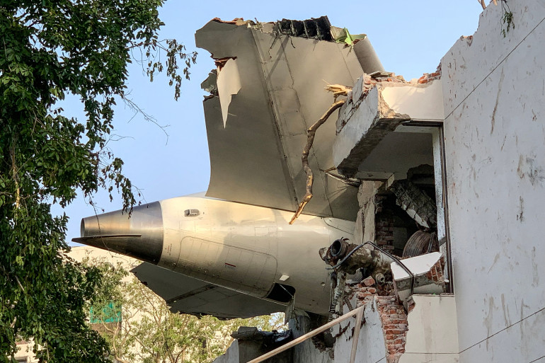 crash-dair-india-le-bilan-salourdit-et-passe-a-265-victimes