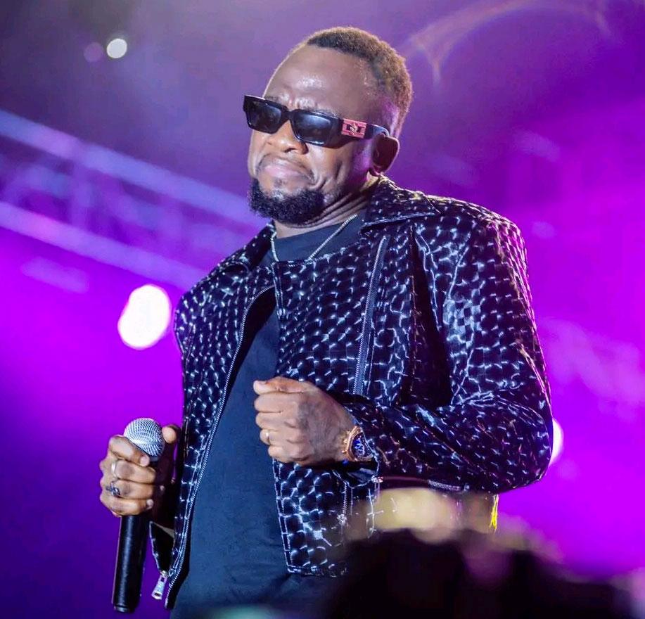 cn-te-d-ivoire-le-rappeur-ivoirien-elow-a-n-interdit-de-conduire-pendant-trois-mois-pour-conduite-sans-volant