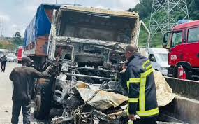 cn-te-d-ivoire-15-ans-de-suspension-de-permis-pour-le-conducteur-nc-l-a-origine-de-l-accident-ayant-fait-plusieurs-personnes-calcinnoes