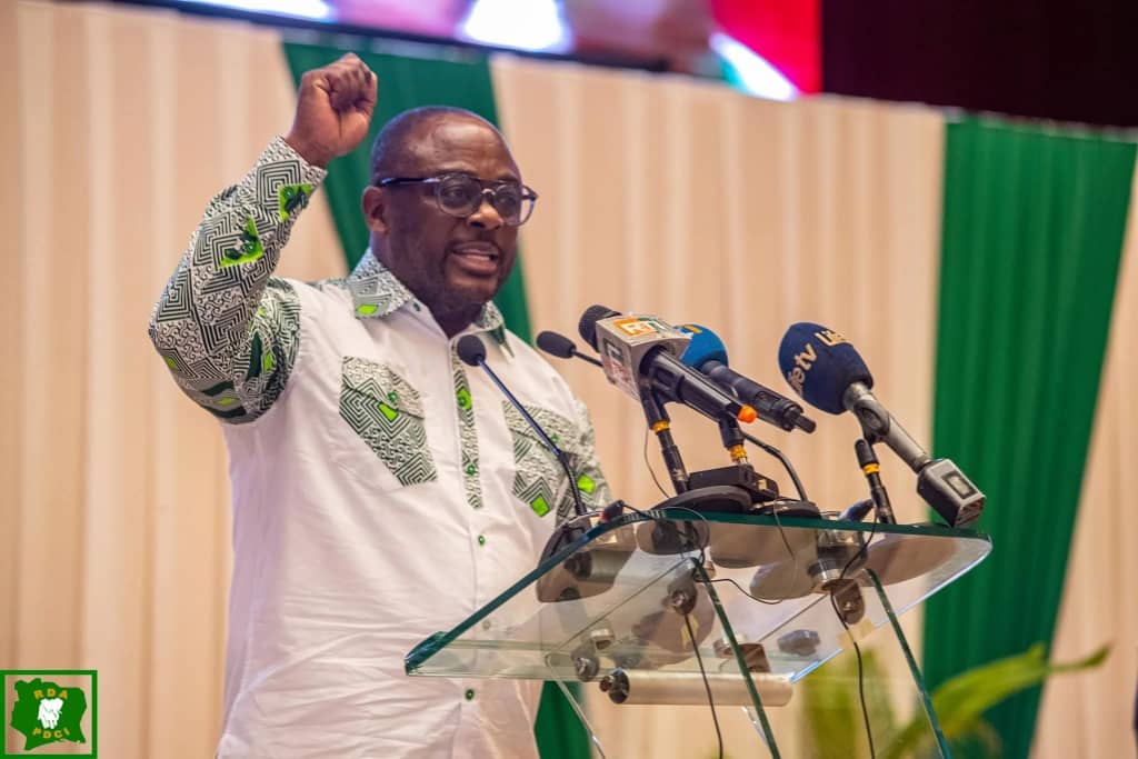 Côte d’Ivoire : Trois leaders de jeunesse du PDCI arrêtés, le parti dénonce de graves violations et exige leur libération