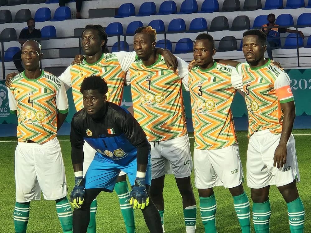 mini-foot-can-2025-les-elephants-dechaines-ecrasent-louganda-10-0-et-senvolent-en-quarts